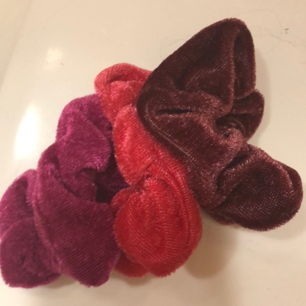 3 velvet scrunchies